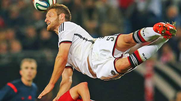 The fc barcelona could reinforce the defence with the incorporation of mustafi