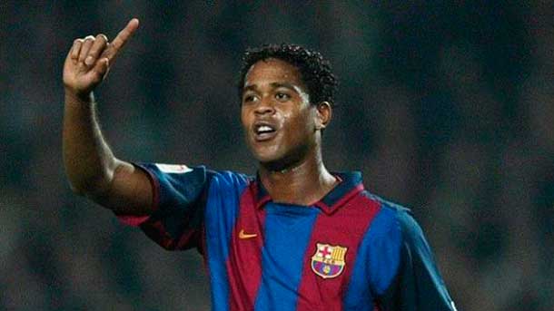 Patrick kluivert dreams with turning into  trainer of the fc barcelona