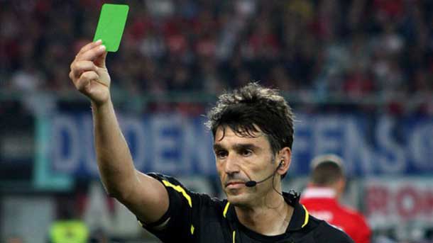 A partir de este fin de semana, los árbitros tendrán tres tarjetas en la serie b de italia