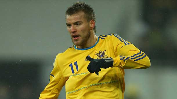 The forward of the dinamo of kiev could not play the champions league with the barça