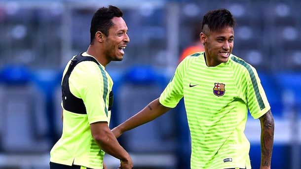Everything seems to indicate that adriano will continue in the fc barcelona