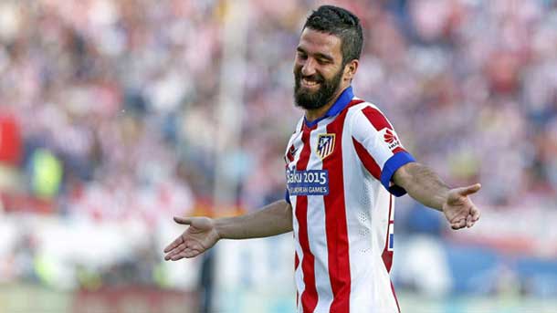 Arda turan se despide de los aficionados del atlético de madrid