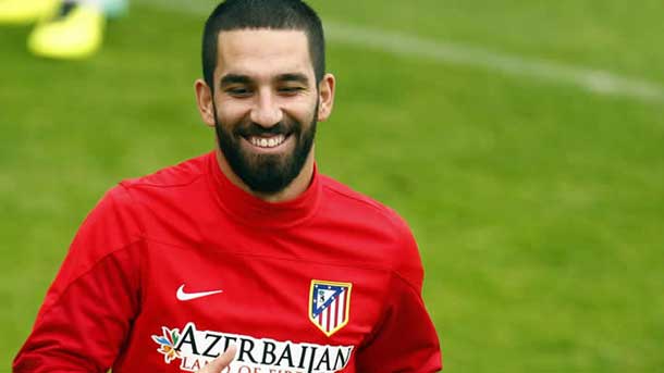 El fc barcelona corre el riesgo de perder el fichaje del jugador turco