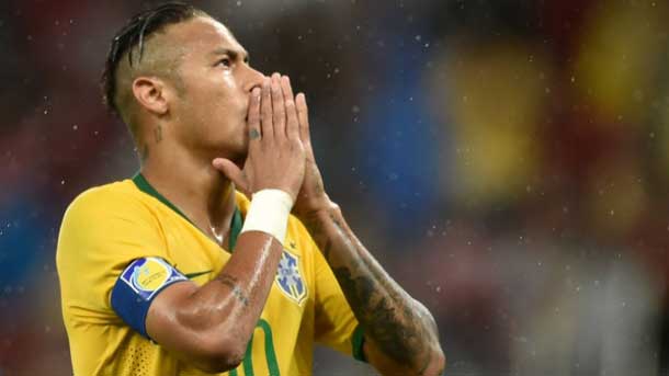 El astro brasileño asegura que eso no influyó en su expulsión de la copa américa