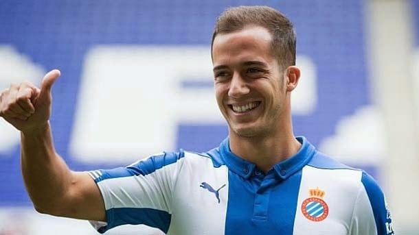 The player of the espanyol is yielded by the real madrid