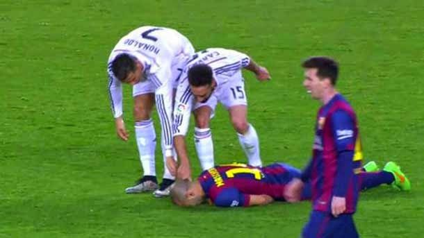 The two players of real madrid and fc barcelona hammered  in the camp nou