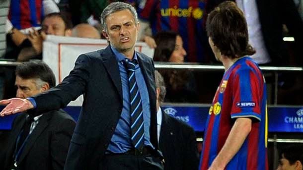 The technician of the chelsea does not see to messi dressing the T-shirt of another team