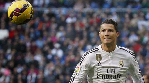 The big star of the real madrid left  fall in the interior of the area