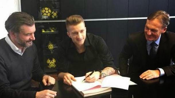 El delantero alemán ha ampliado su contrato con el equipo alemán