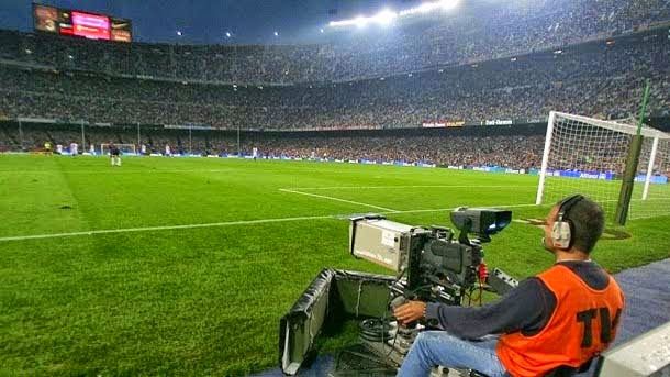 International guide of schedules and channels of television that issue live the party barça villarreal