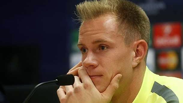 The German goalkeeper of the fc barcelona has been asked after his minutes in the team