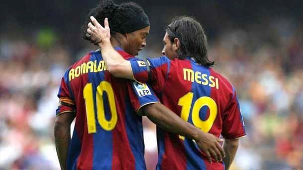 Ronaldinho "Supported" to messi in the Barcelona changing room