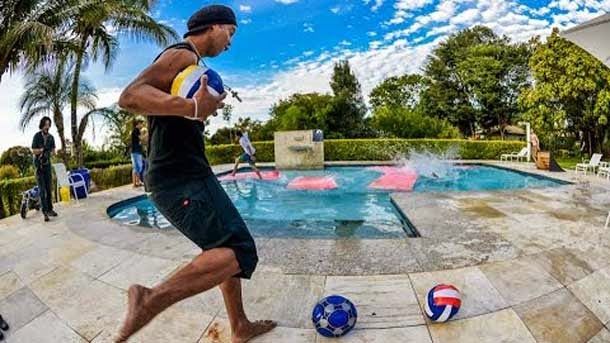 The Brazilian star happens it to him in big demolishing to his friends in the swimming pool
