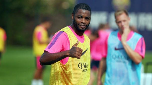 The fc barcelona does official the cession of alex song to the west ham