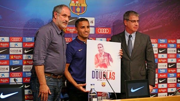 The figures of the signing of douglas pereira by the fc barcelona