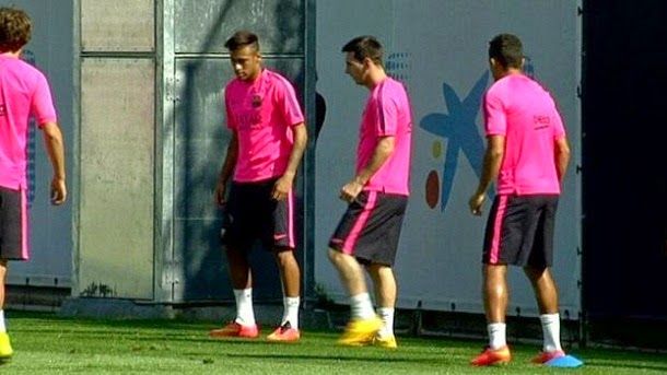 Neymar And rafinha work with the group and will be in villarreal