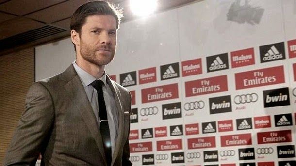 The real madrid does official the traspaso of xabi alonso