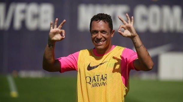 Adriano receives the high medical and already is to disposal of luis enrique