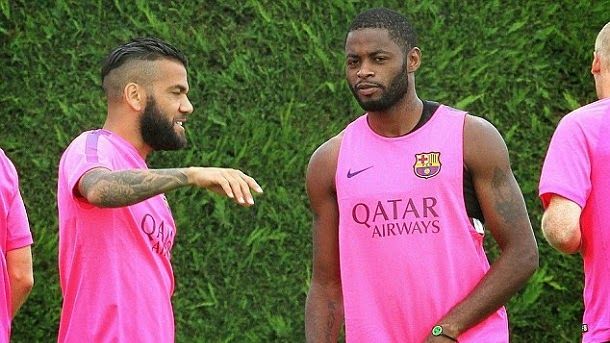The barça could give the letter of freedom to alex song