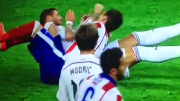 Bouquets assaulted to mandzukic and was not expelled