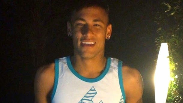 Neymar Accepts the ice bucket challenge and nominates to zúñiga