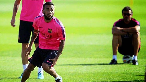 The agent of dani alves confirms that it remains  in the fc barcelona