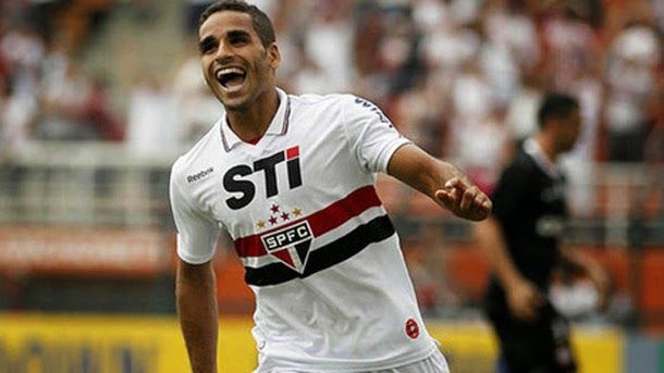 They confirm that douglas pereira will play in the fc barcelona