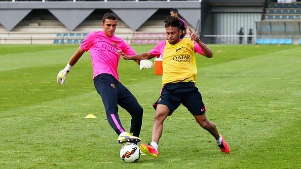 Neymar completa parte del entrenamiento con el grupo