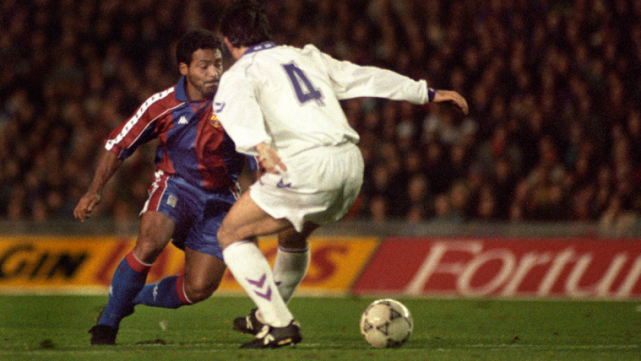 Romario en una de sus jugadas más míticas