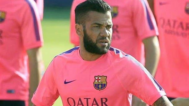 Dani alves Remains  in the fc barcelona and aims to title