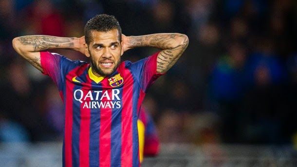 The inter of milán appears in scene to carry  to dani alves