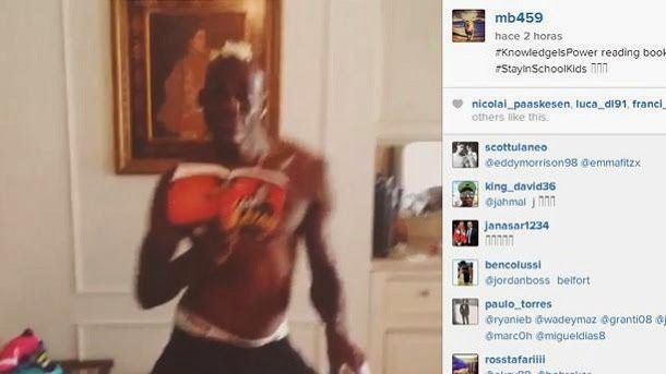 Balotelli Shows his polivalencia ironing, reading and dancing