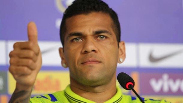 Alves: "I suppose that I will remain me in the fc barcelona"