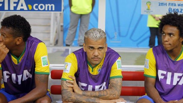 Alves pide una reunión con luis enrique para decidir su futuro