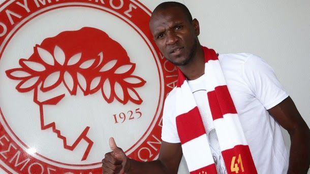 Abidal Index card by the olympiakos after renewing with the mónaco