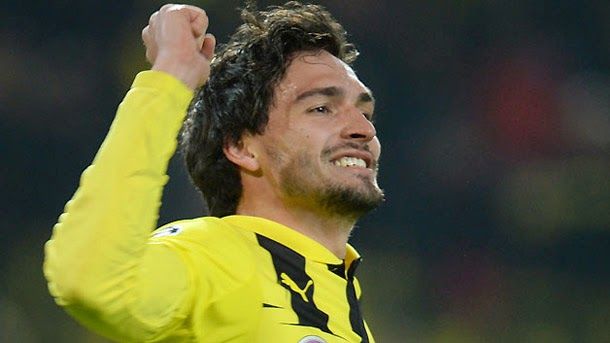 The manchester united will offer 25 millions by hummels