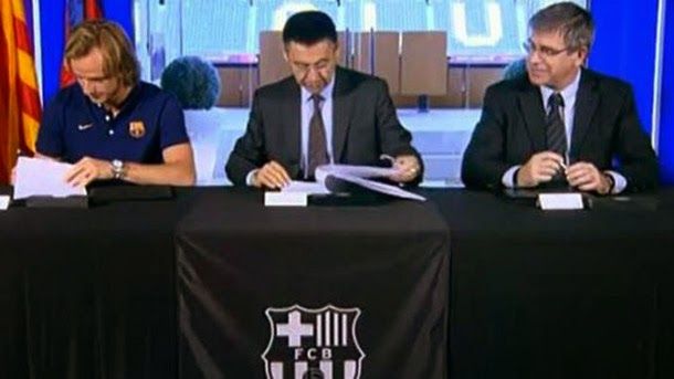 Rakitic pasa las pruebas médicas y firma el contrato con el fc barcelona