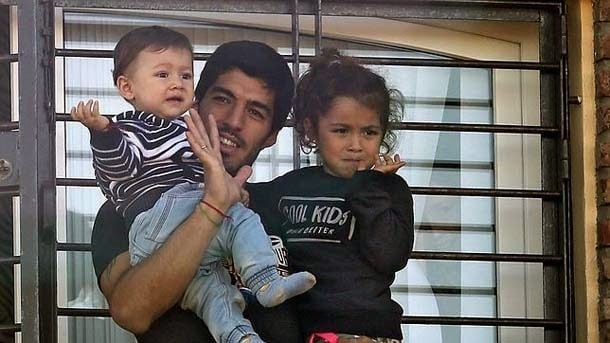 Luis suárez, attentive to all the news that arrive from barcelona