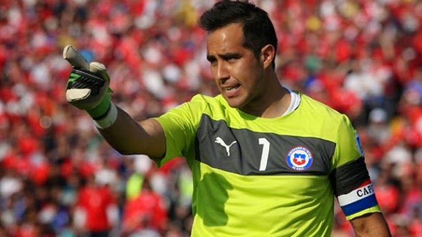 Claudio bravo shows  proud to defend the T-shirt of chili pepper