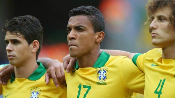 They offer to luiz gustavo to the fc barcelona by 25 million euros