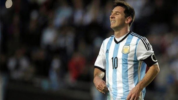 Messi volvió a sufrir náuseas sobre el césped