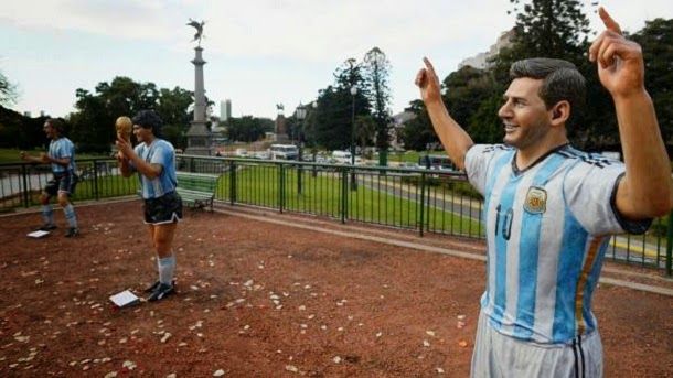 Messi, maradona and batistuta already have his statue in good airs