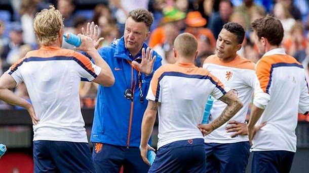 They go gaal renunciation to the traditional style of holanda