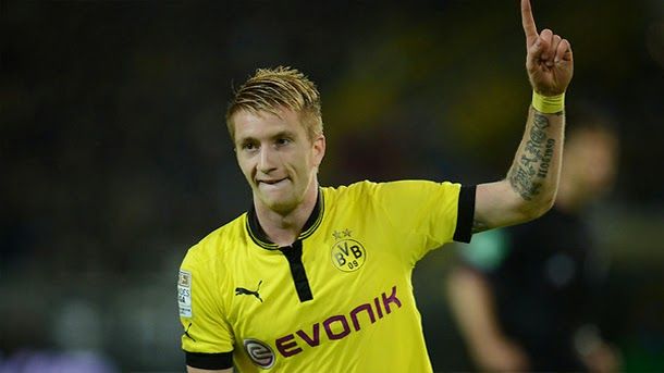 The fans of the fc barcelona asks to cries the signing of frame reus