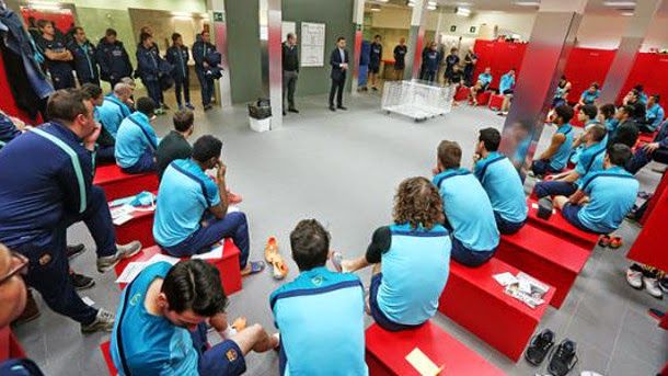 Bartomeu goes down to the changing room to encourage to the players