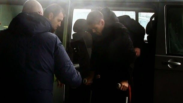 Valdés regresa a barcelona tras ser operado de la rodilla