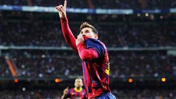 Messi besó el escudo por el barça..