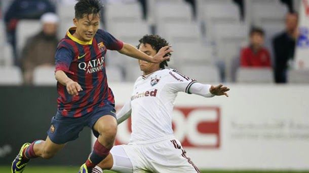 The fc barcelona achieves the signing of seung woo reads