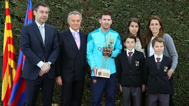 Messi recibe su tercer premio aldo rovira