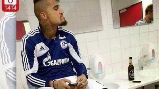 Prince boateng, pillado smoking and drinking beer before an anti-doping control